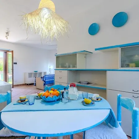 Apartment Beachfront -private Garden And Tavolara Views