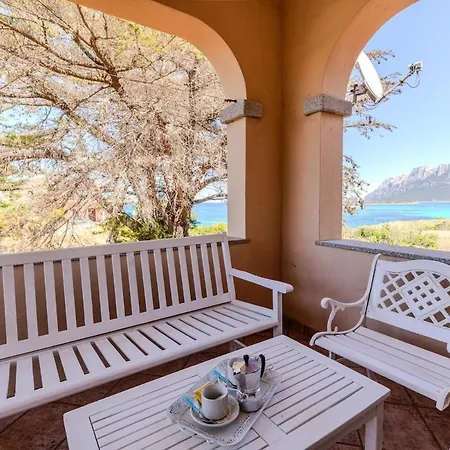 Beachfront -private Garden And Tavolara Views Apartment
